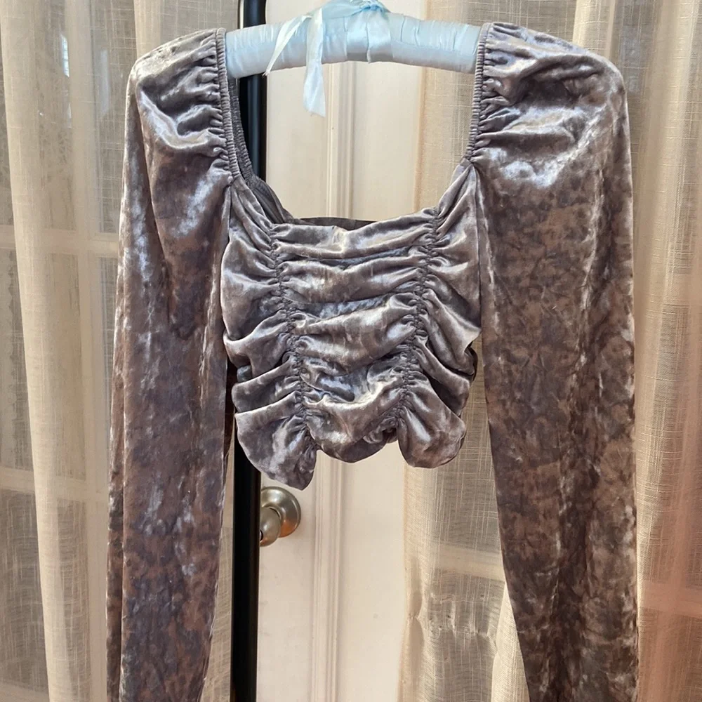 H&M Ruched top - Picture 2 of 4